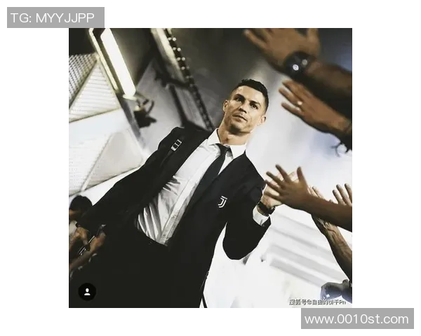 足球巨星C罗夜店狂欢尽显魅力与活力引发粉丝热议